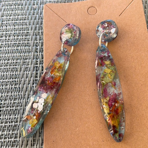 Pressed Flower Dangle Earrings - Picture 7 of 9